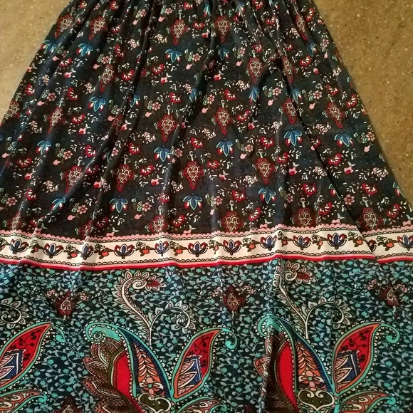 Lace detailed elegant dress - Picture 3 of 4